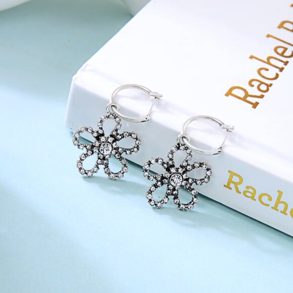 SILVER FLOWER EARRINGS - Picture 5 of 10